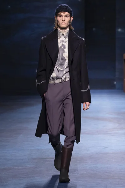 Look 38
